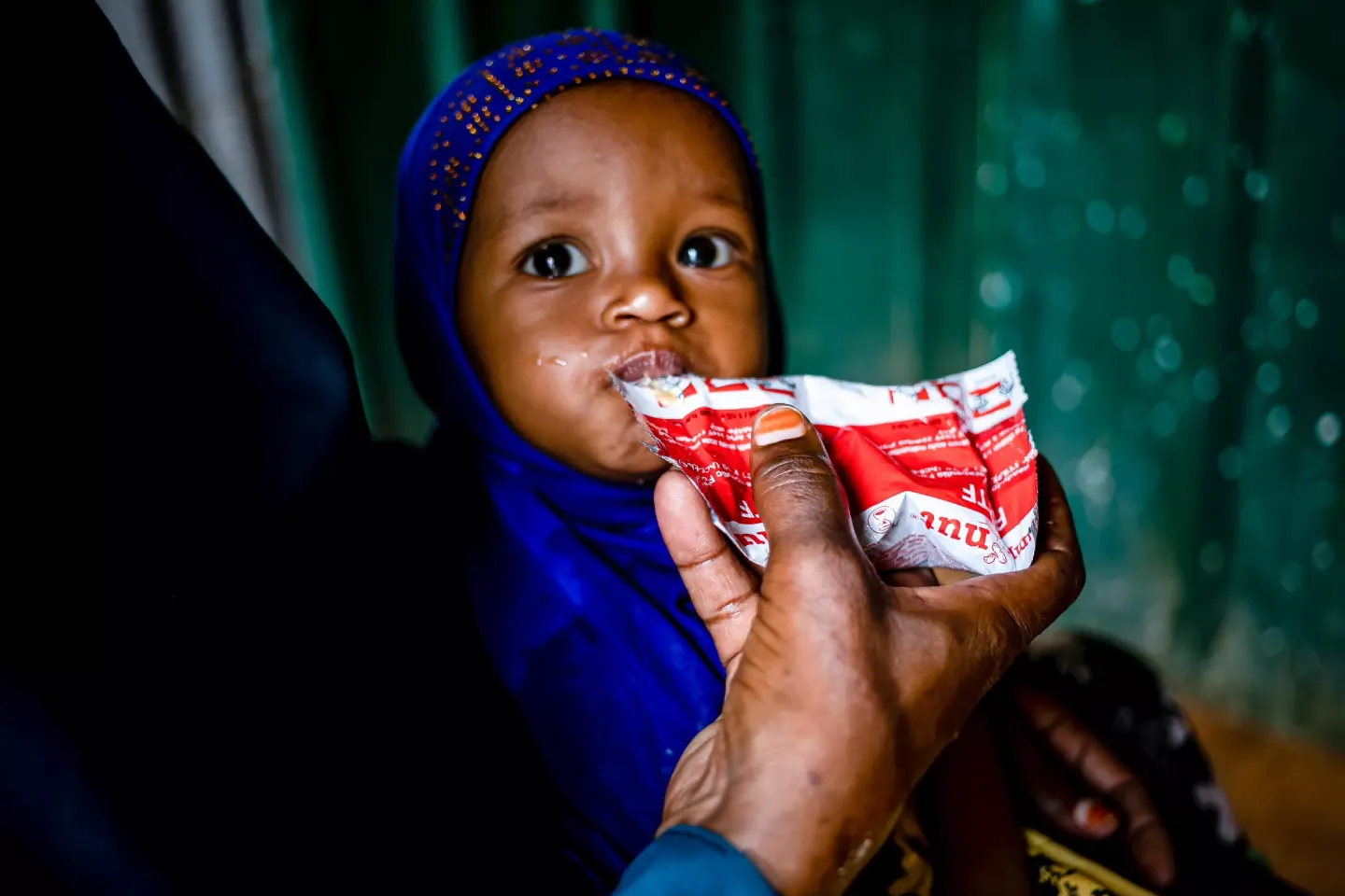 Dahiro Hassan (33) and her daughter at a health centre in Dolow, Somalia on 24th May 2021.